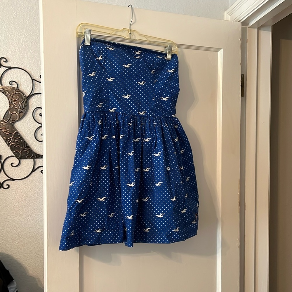 Cute sleeveless Hollister dress.